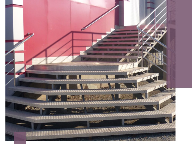 Лестницы для магазина в Валуйках — изготовление и монтаж