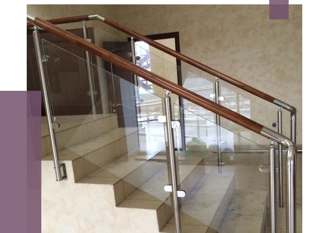 Комбинированные перила из металла и дерева в Валуйках